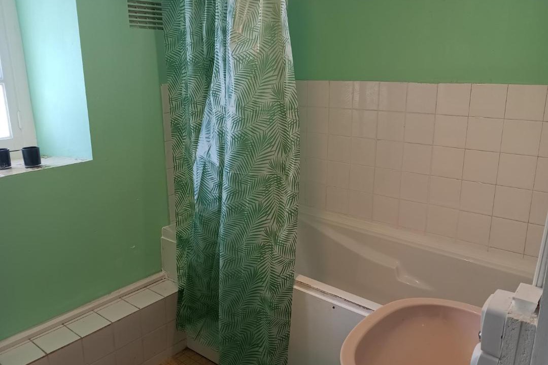 Photo of Bathroom in Lanouee