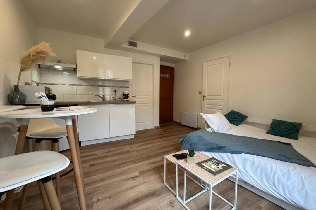 Photo of Others in Sens