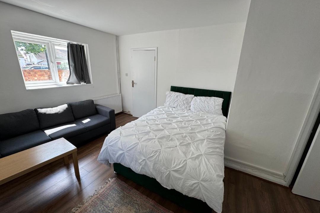 Photo of Others in Heston Central