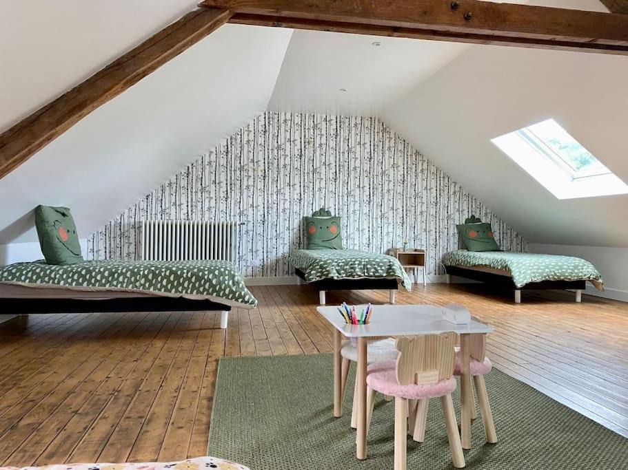 Photo of Others in Damville