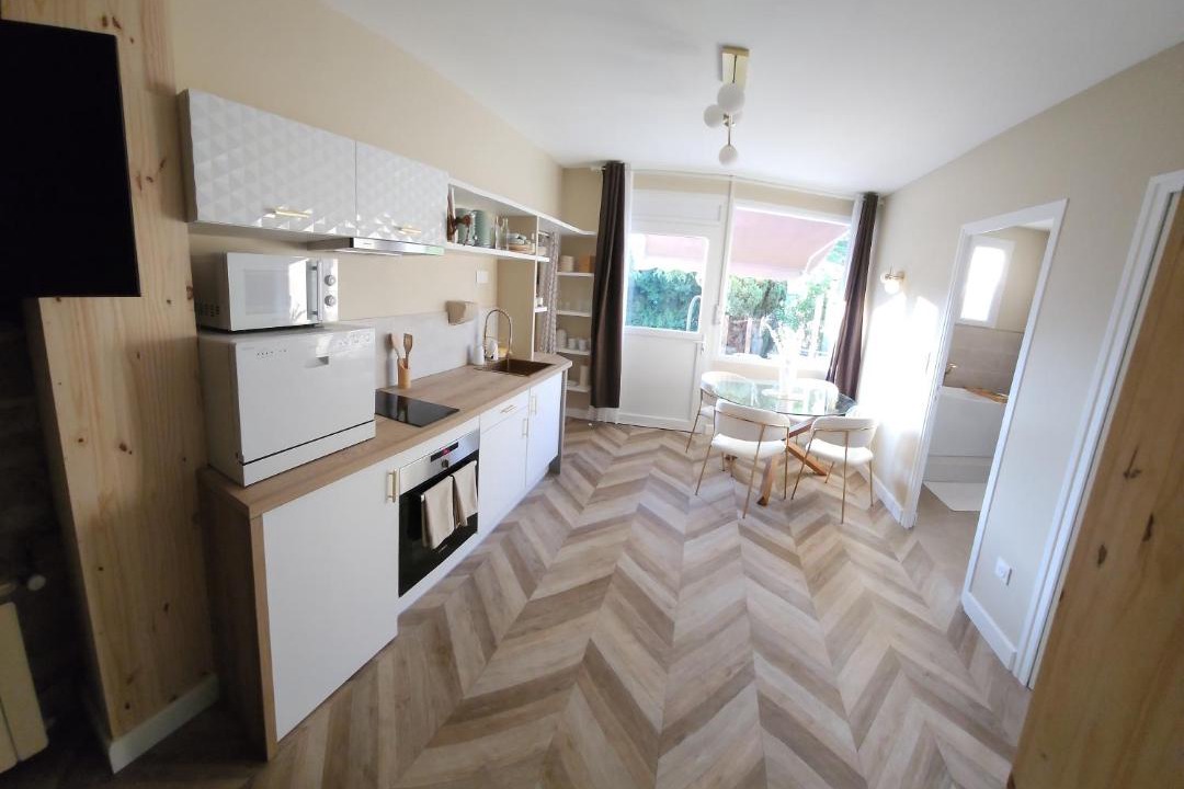 Photo of Others in Hure