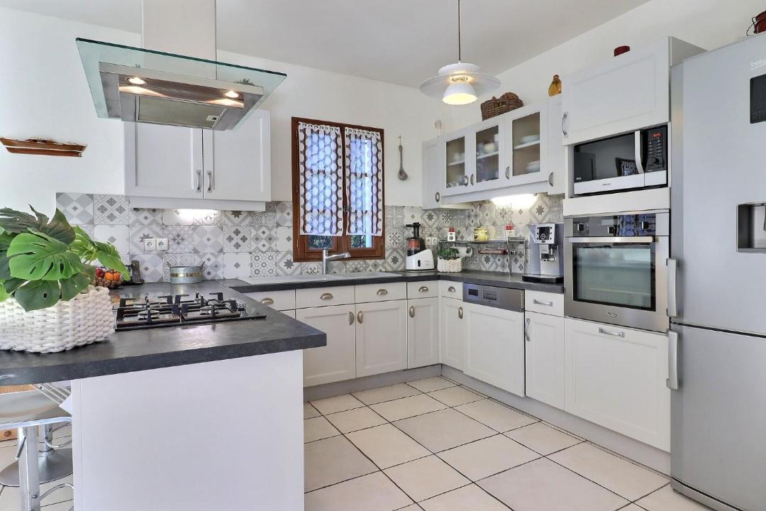 Photo of Others in Sarrancolin