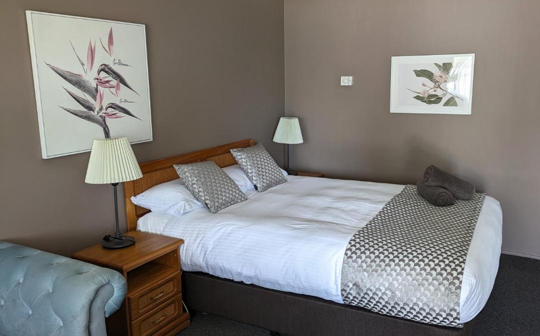 Photo of Others in Oberon