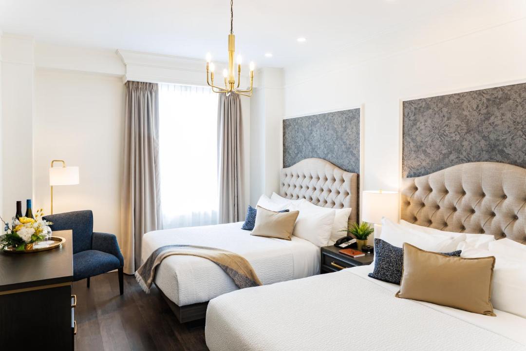 Photo of Others in Queens Square