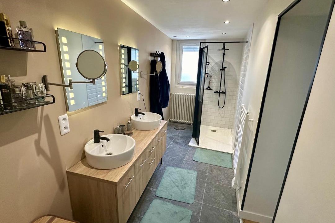 Photo of Others in Arnage