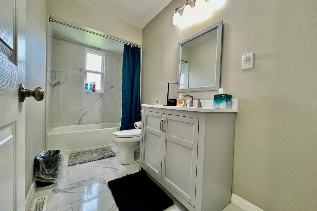 Photo of Others in New Miami