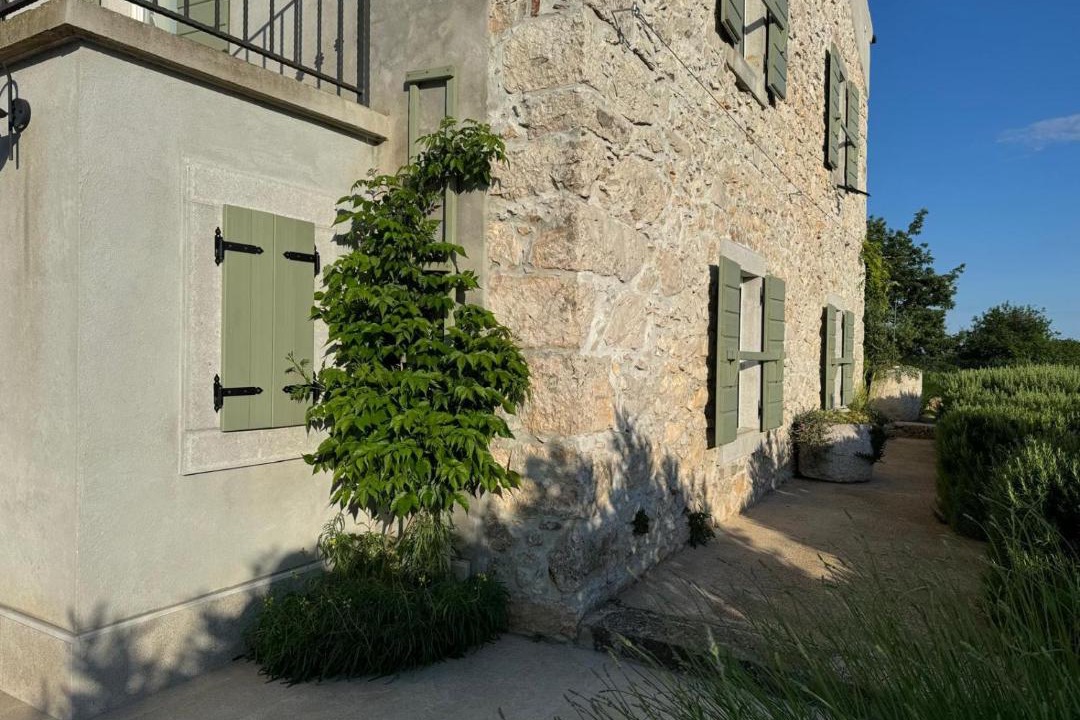 Photo of Others in Cres