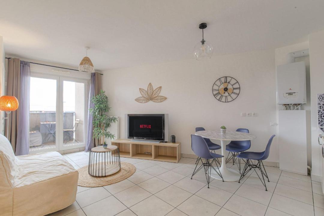 Photo of Others in Zola - Pressense