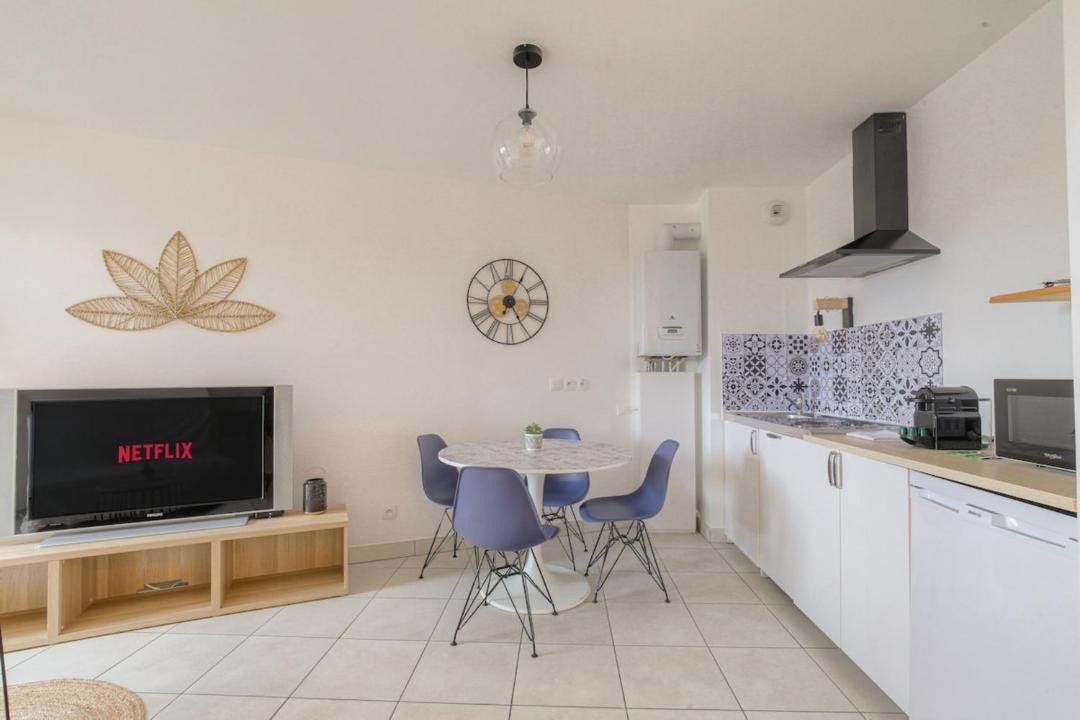 Photo of Others in Zola - Pressense