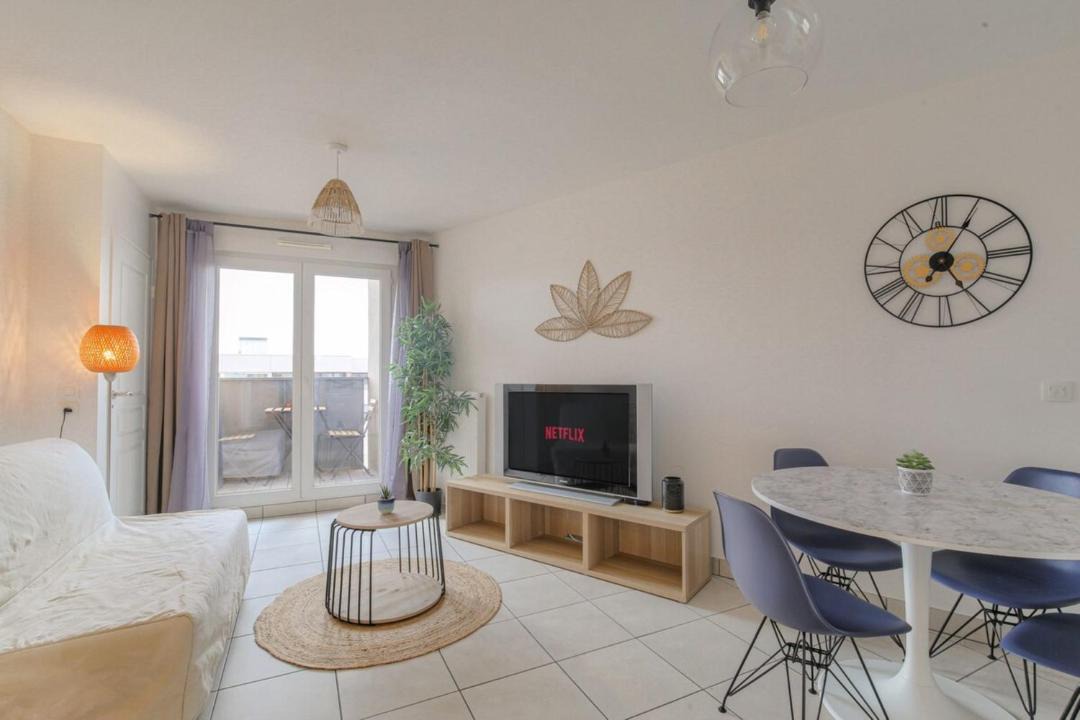 Photo of Others in Zola - Pressense