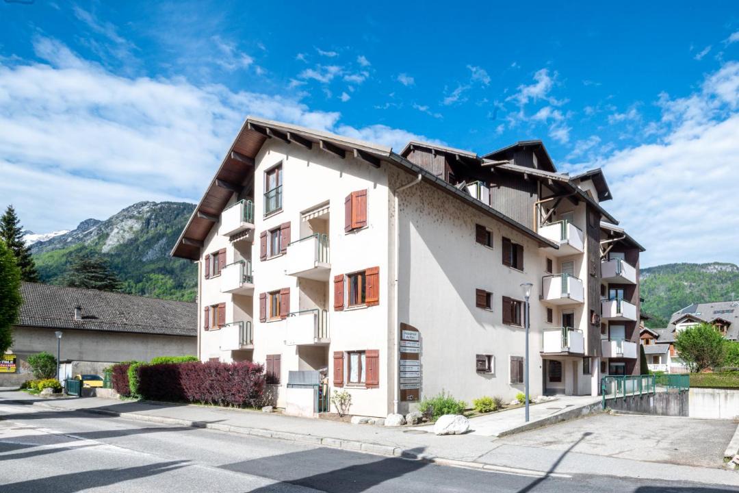 Photo of Others in Thones