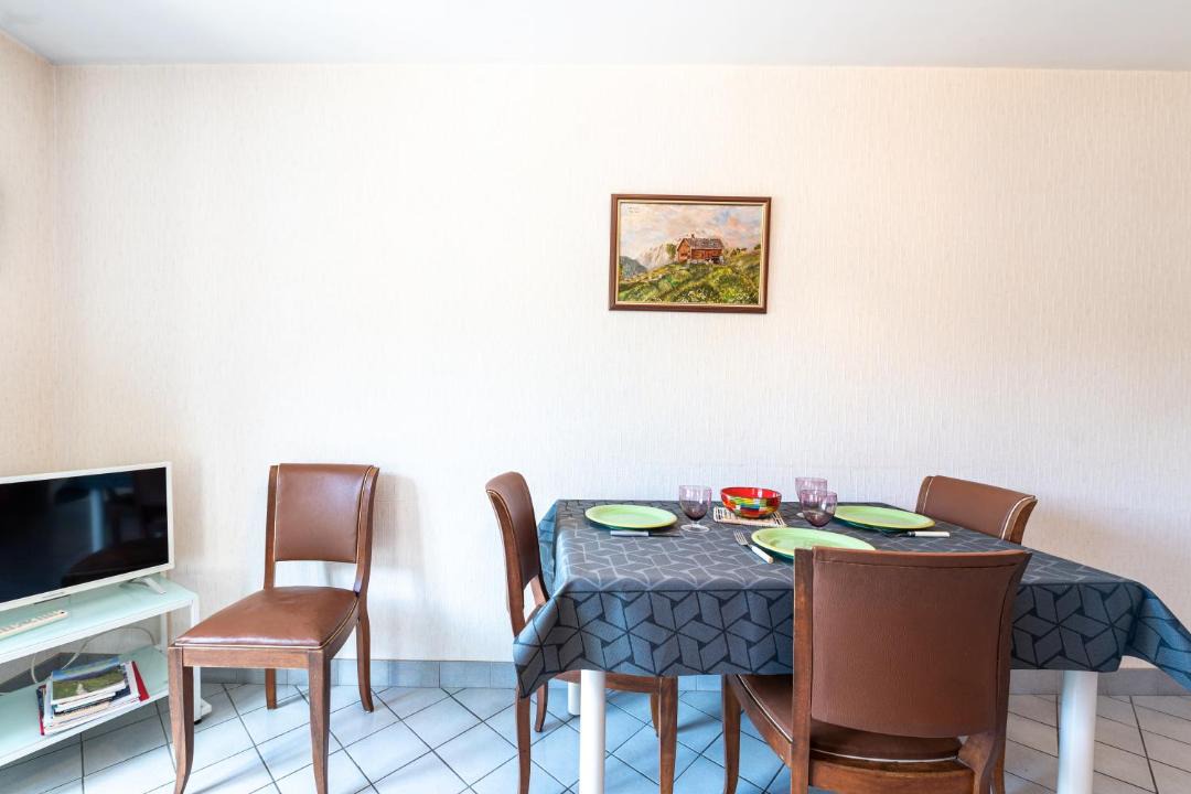 Photo of Others in Thones