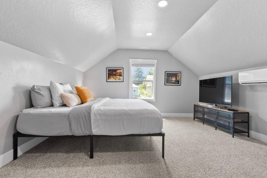 Photo of Bedroom in South Perry District