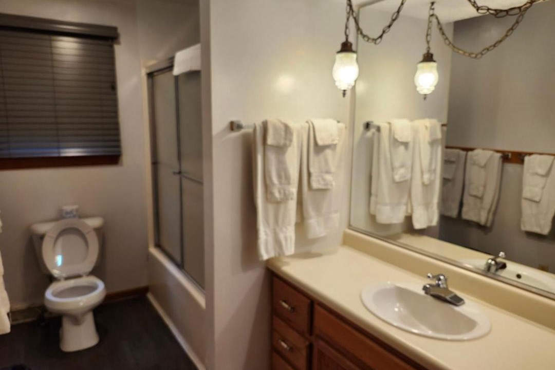 Photo of Bathroom in Hartshorn