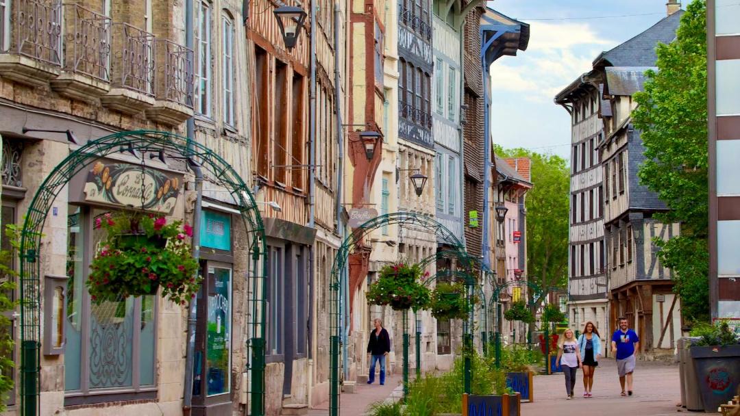 Photo of Buildings in Coteaux Ouest