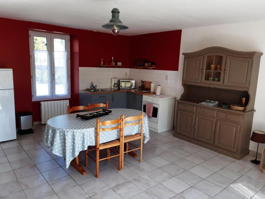 Photo of Kitchen in Saint-Lormel