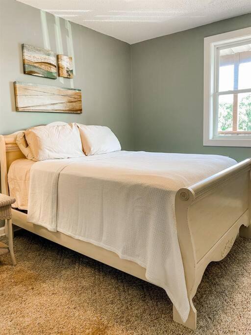 Photo of Bedroom in Cypremort Point