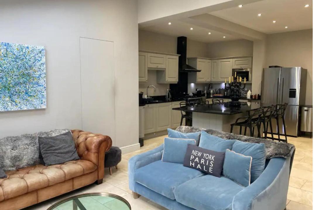 Photo of Others in Hale