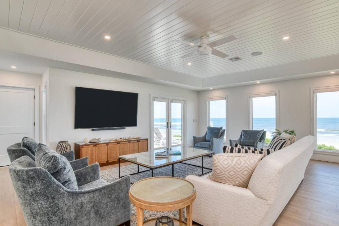 Photo of Livingroom in Crescent Beach