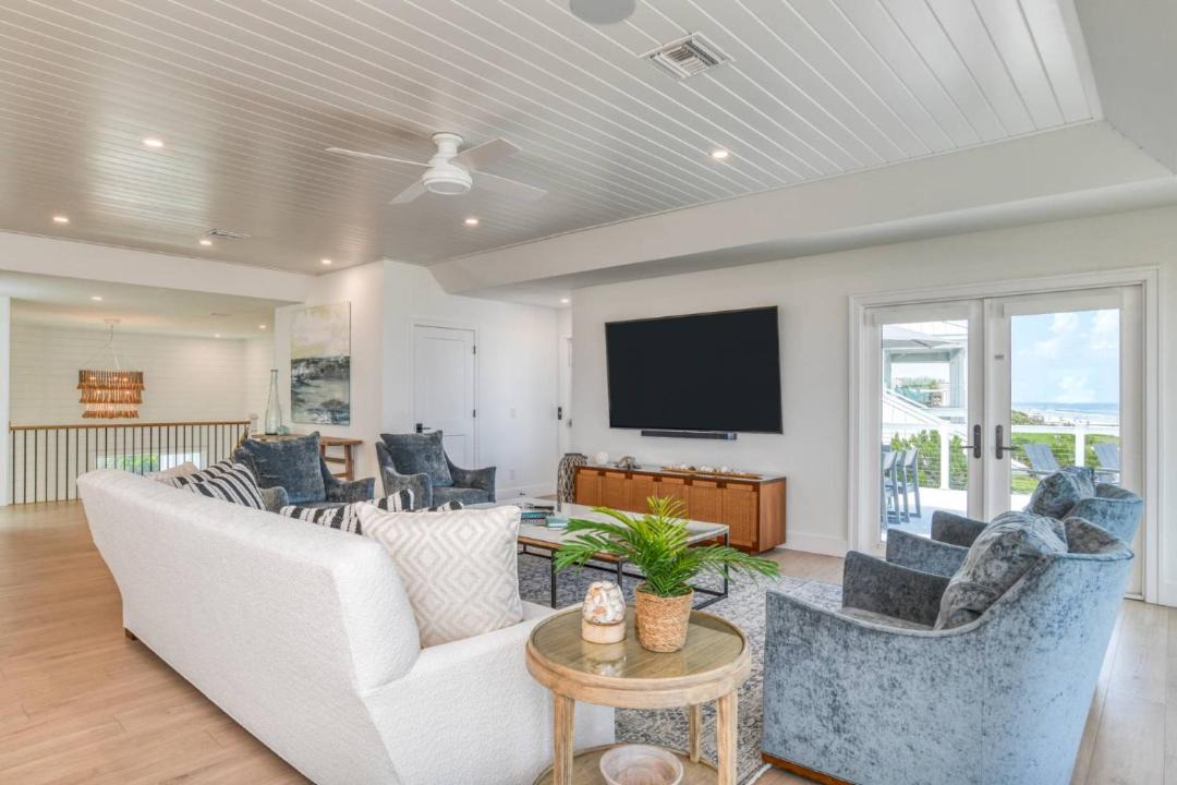 Photo of Livingroom in Crescent Beach