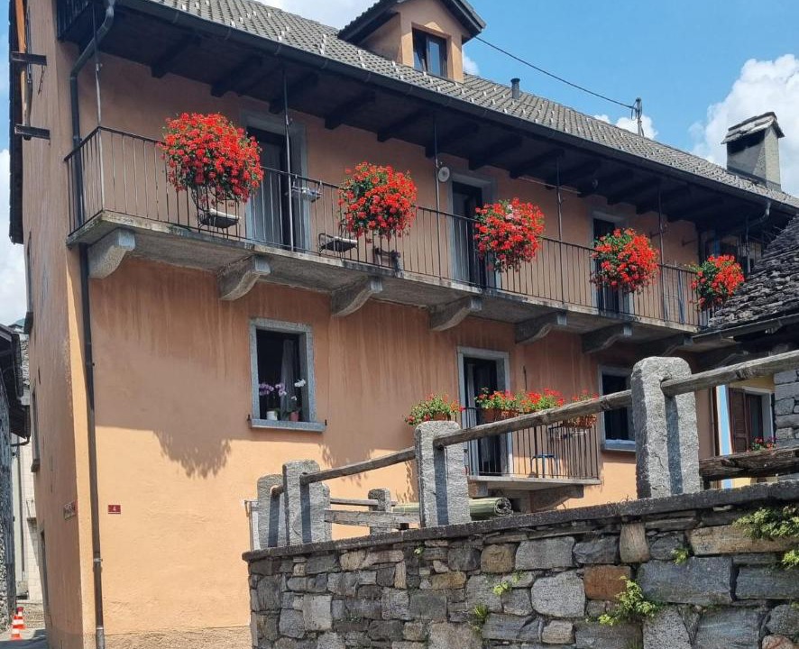 Photo of Buildings in Aurigeno