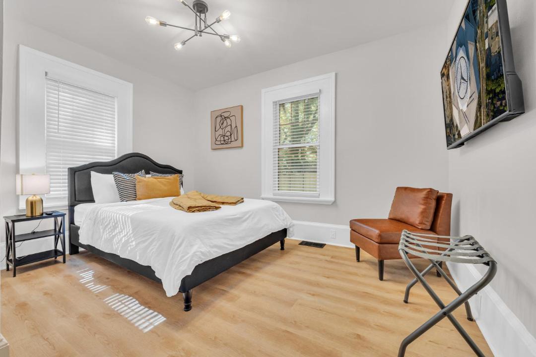Photo of Bedroom in Jefferson Park