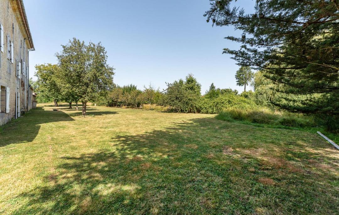 Photo of Others in Virsac