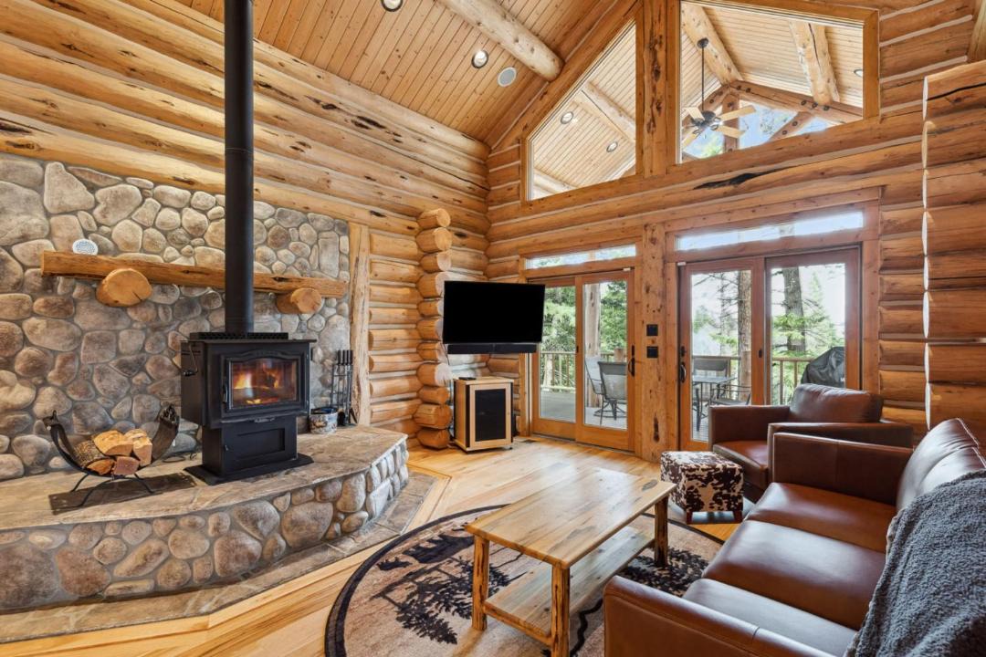 Photo of Others in Victor