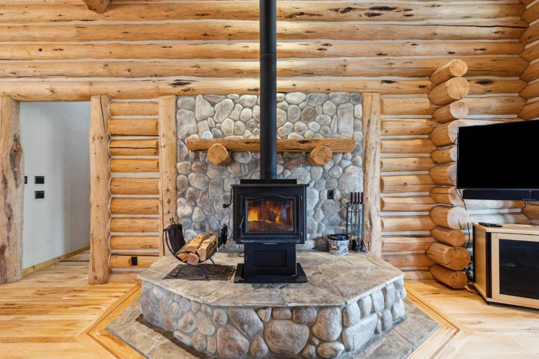 Photo of Others in Victor