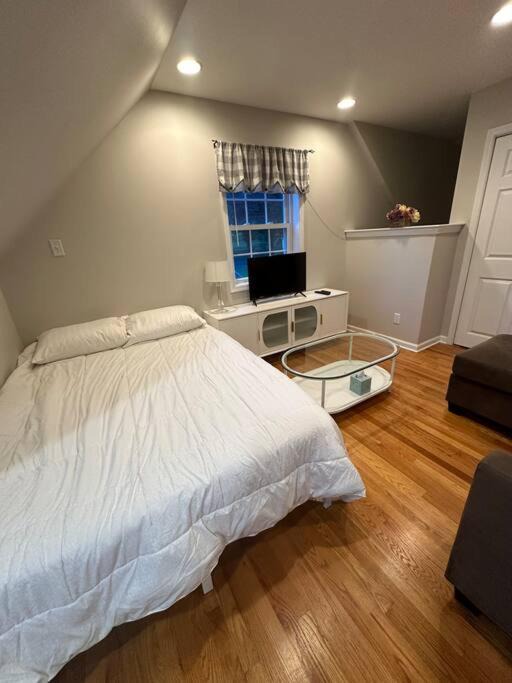 Photo of Bedroom in Trumbull