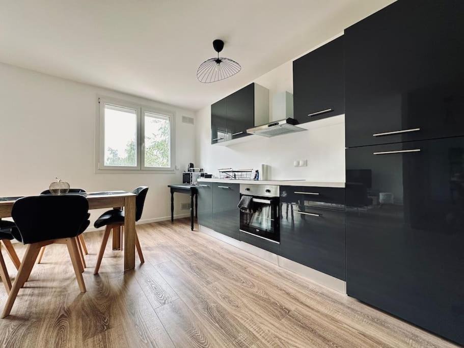 Photo of Kitchen in Quartier Grieu-Vallon Suisse-Saint-Hilaire