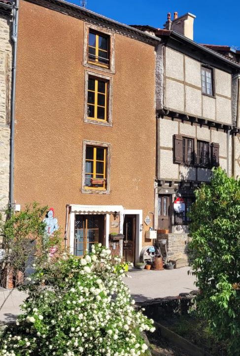 Photo of Buildings in Blesle