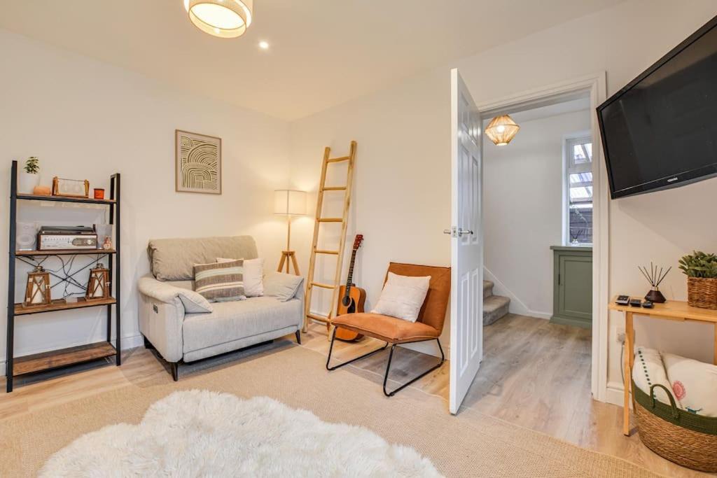 Photo of Others in Little Hulton