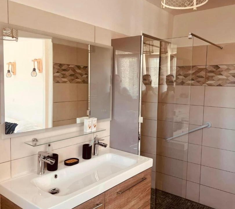 Photo of Others in Regusse