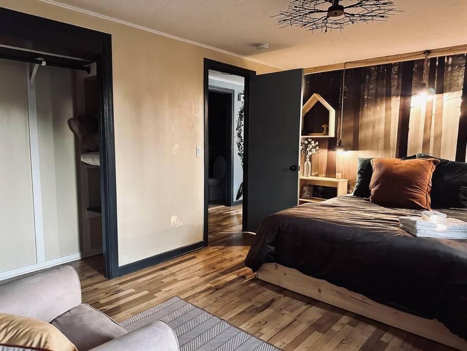 Photo of Bedroom in Western