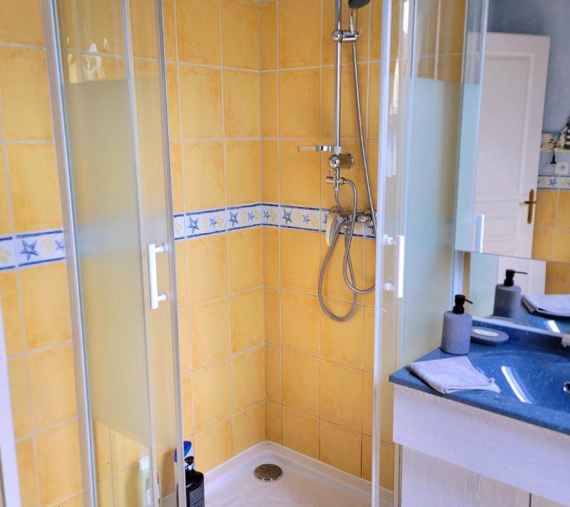 Photo of Bathroom in Nogent-l'Abbesse