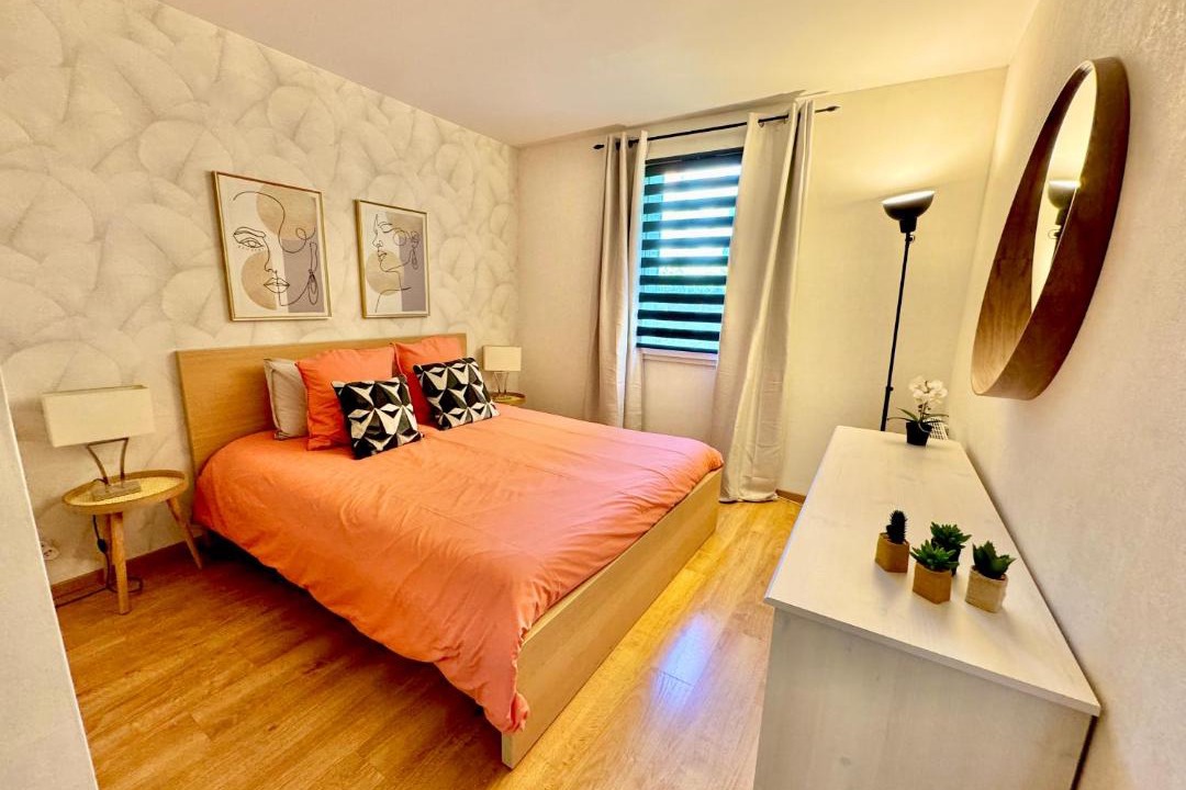 Photo of Bedroom in Elancourt