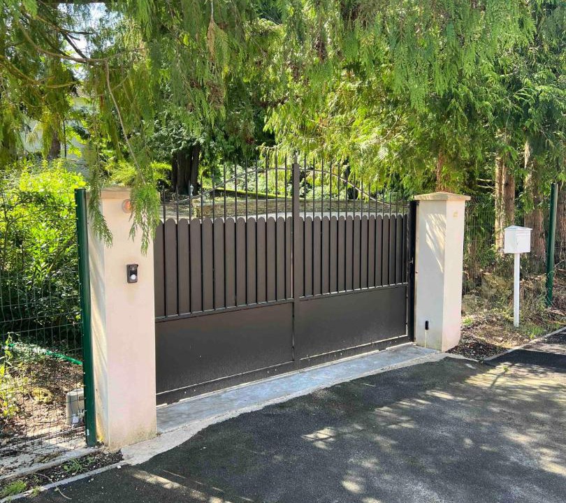 Photo of Others in Courthiezy