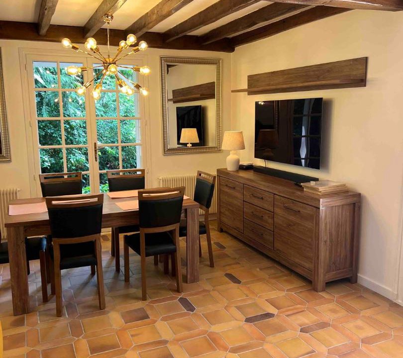 Photo of Others in Courthiezy