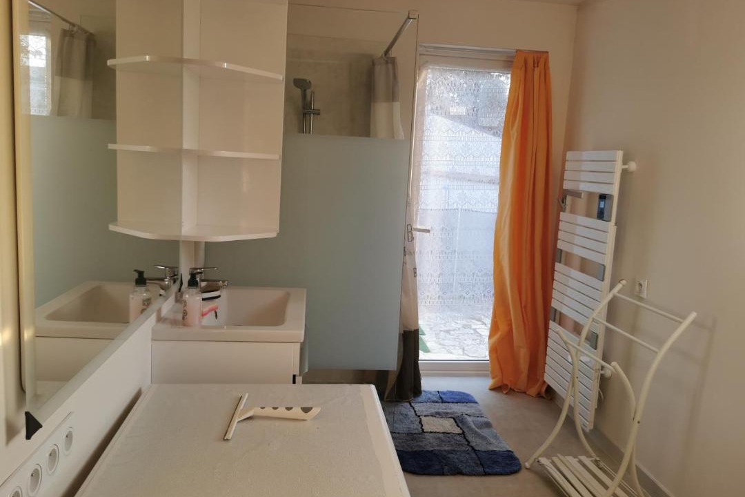 Photo of Bathroom in Saint-Jean-de-Vedas