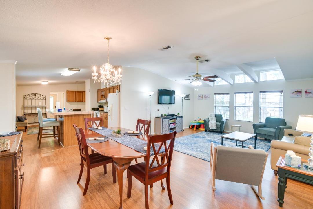 Photo of Livingroom in Doctors Inlet