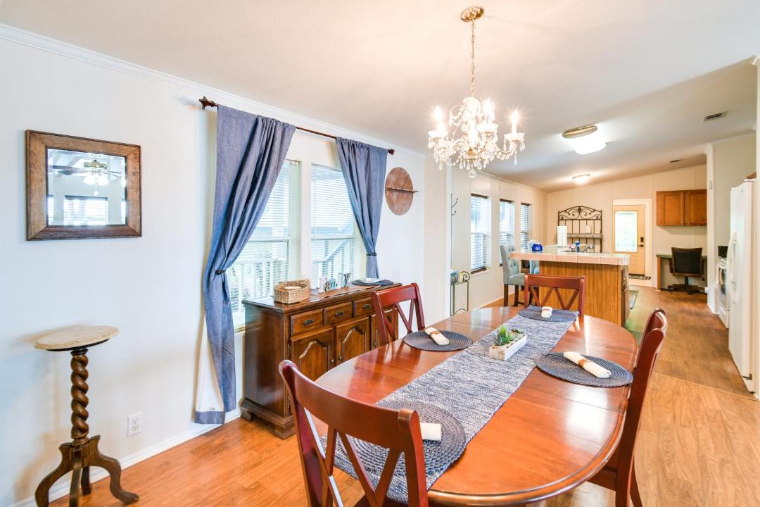 Photo of Livingroom in Doctors Inlet