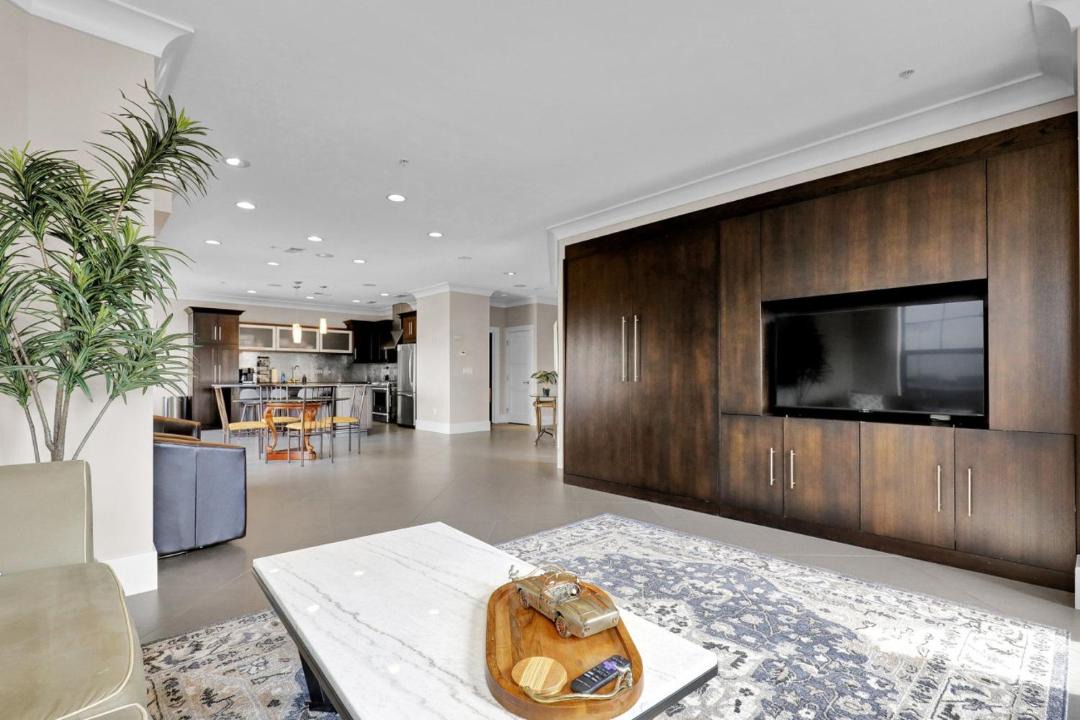 Photo of Livingroom in Lansing