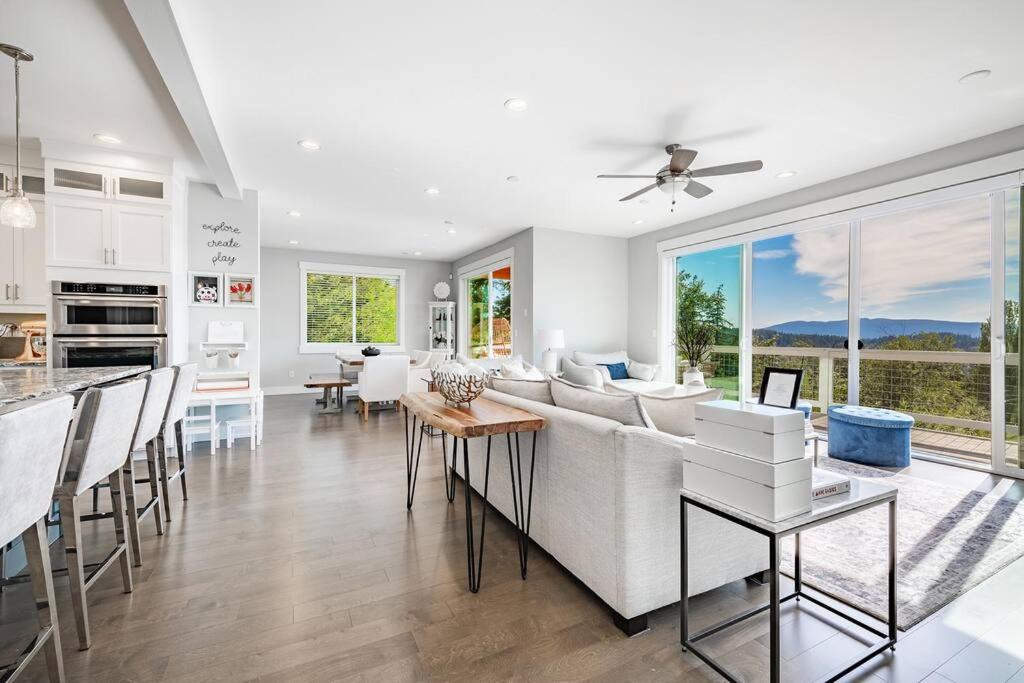 Photo of Others in Samish Hill