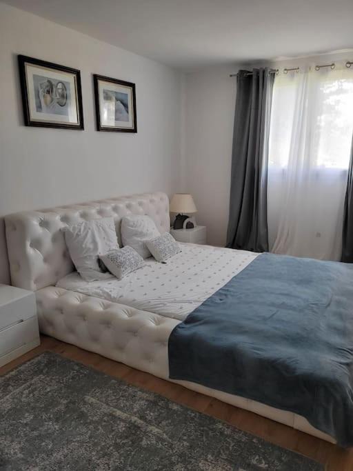 Photo of Bedroom in Fay-les-Nemours