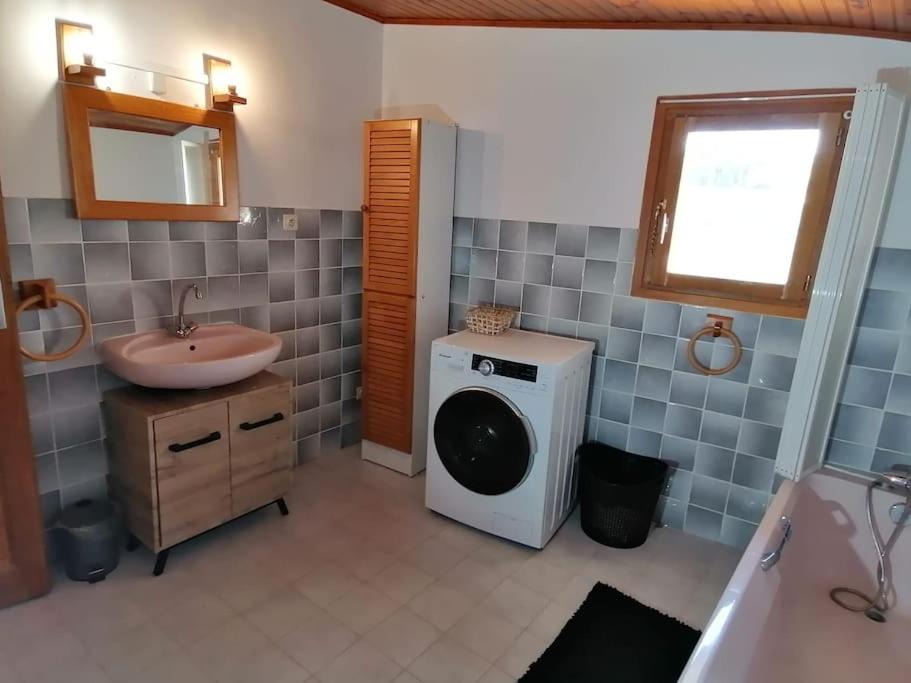 Photo of Bathroom in Saint-Marcel-d'Aredeche