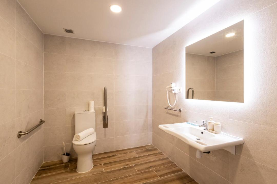 Photo of Bathroom in Benicalap