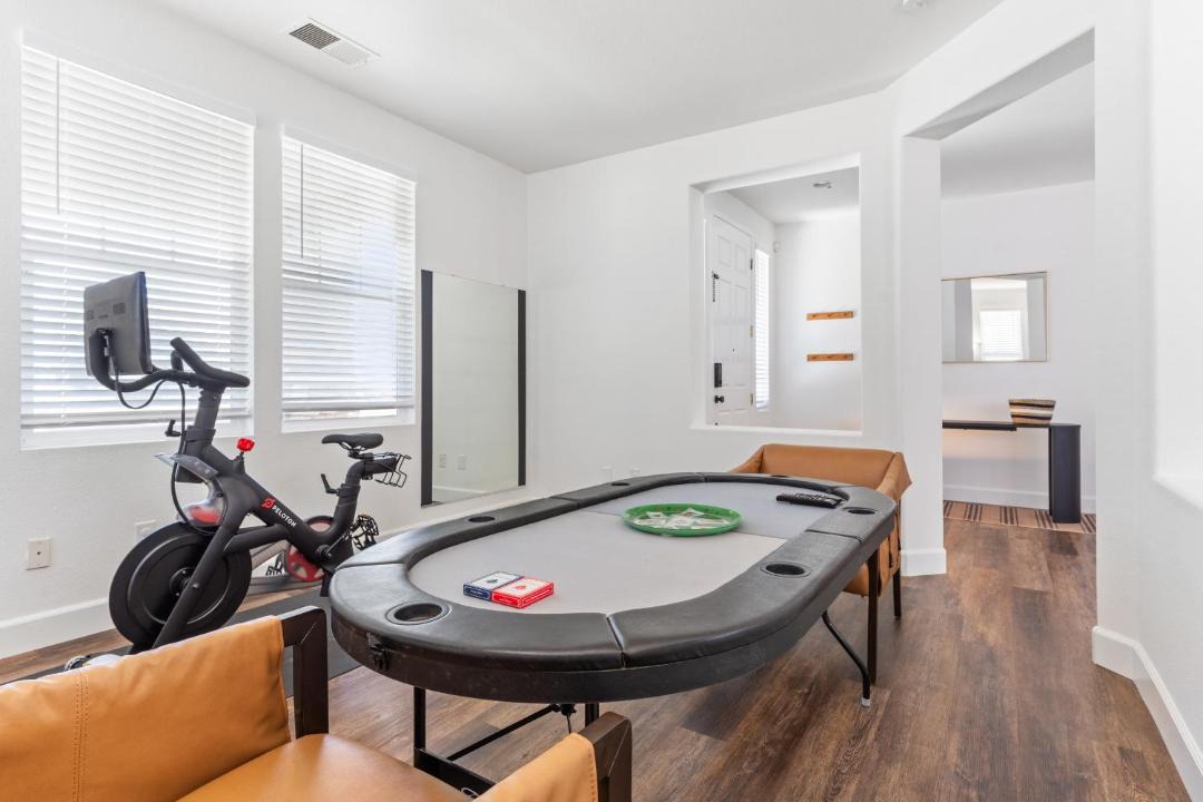 Photo of Others in Linda