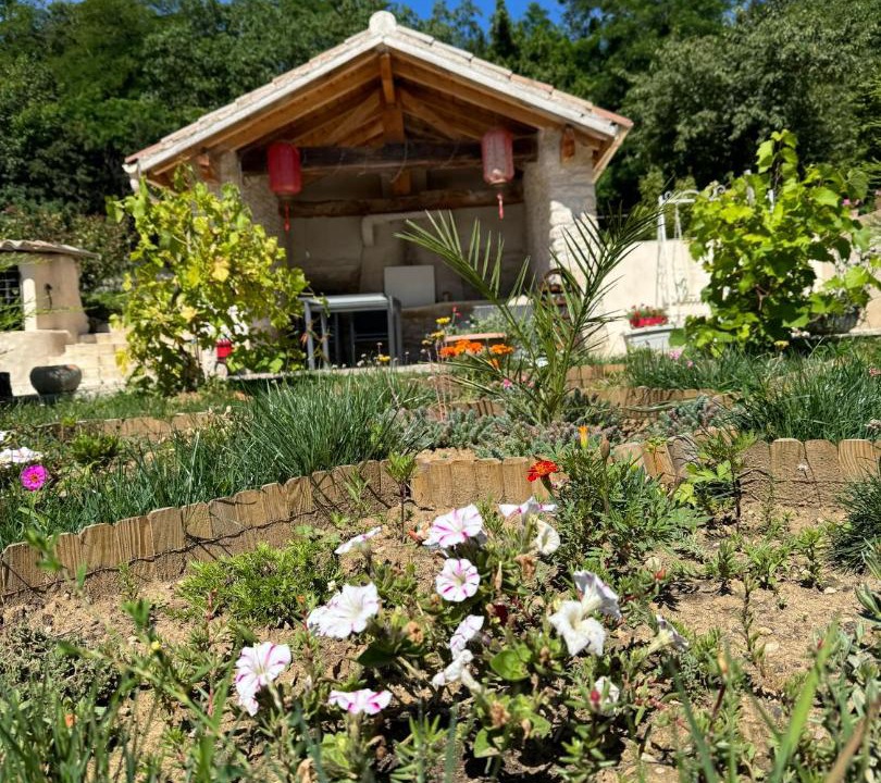 Photo of Others in Sance