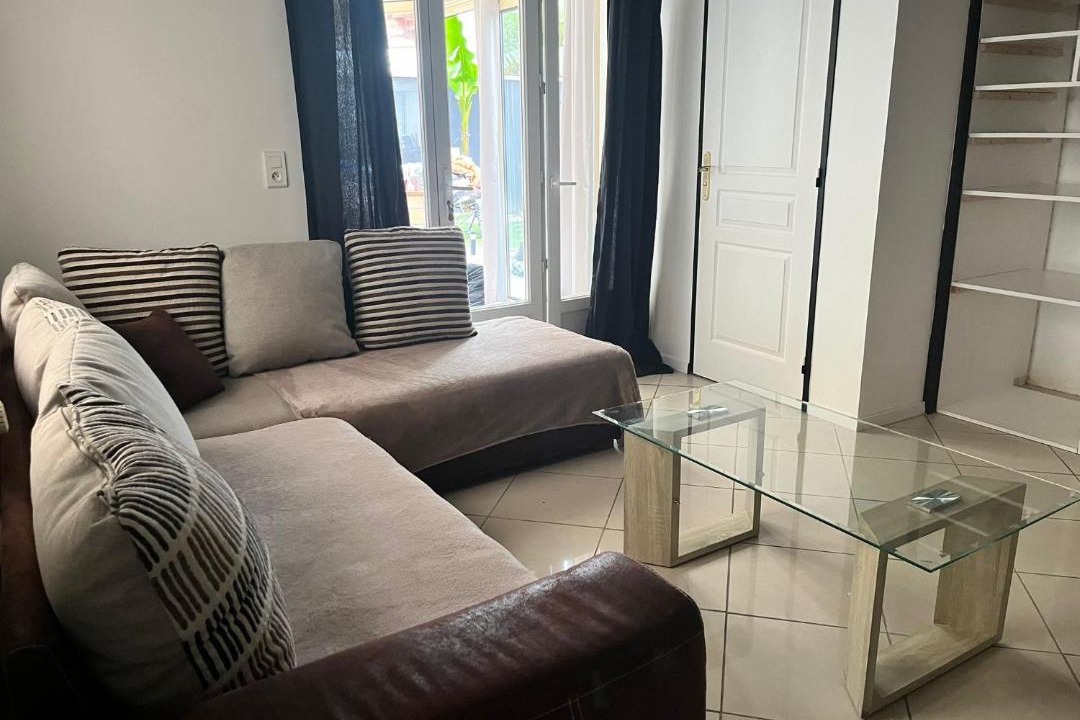 Photo of Livingroom in Justices